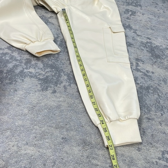 New Cinq a Sept Giles Faux Leather Cargo Jogger Pants Dune Beige Cream Sz M - Picture 14 of 16